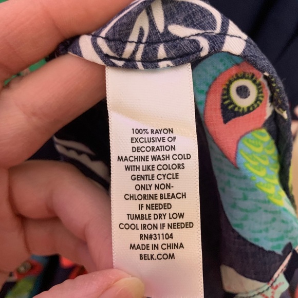 Crown & Ivy Split Neck Shift Dress Tropical Parrot - Picture 5 of 6